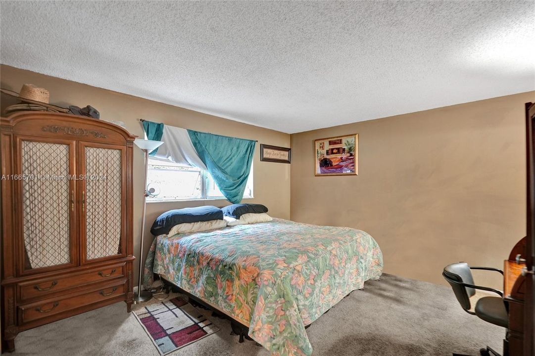 For Sale: $229,900 (2 beds, 2 baths, 900 Square Feet)