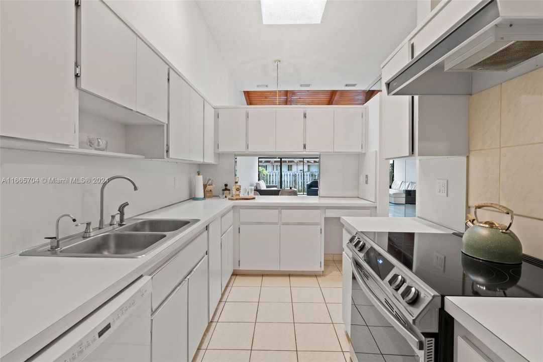 For Sale: $585,000 (2 beds, 2 baths, 1680 Square Feet)