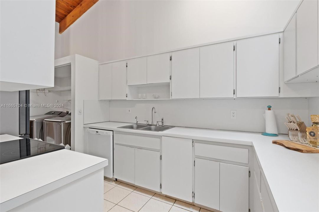 For Sale: $585,000 (2 beds, 2 baths, 1680 Square Feet)