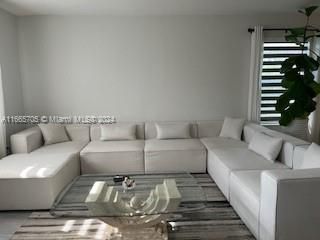 En Venta: $575,000 (4 camas, 2 baños, 1524 Pies cuadrados)