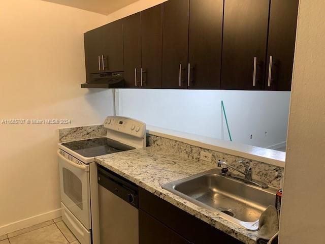 For Rent: $2,100 (2 beds, 1 baths, 930 Square Feet)