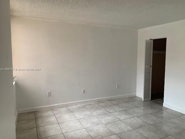 For Rent: $2,100 (2 beds, 1 baths, 930 Square Feet)