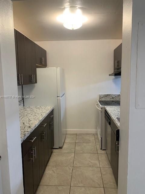 For Rent: $2,100 (2 beds, 1 baths, 930 Square Feet)