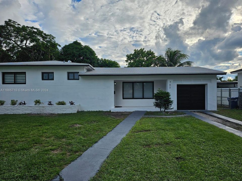 For Sale: $579,900 (3 beds, 2 baths, 1896 Square Feet)