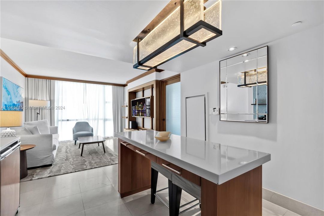 For Sale: $599,000 (1 beds, 1 baths, 662 Square Feet)