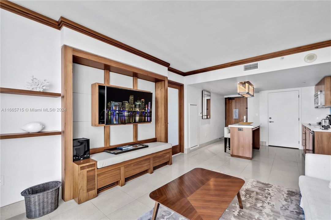 For Sale: $599,000 (1 beds, 1 baths, 662 Square Feet)