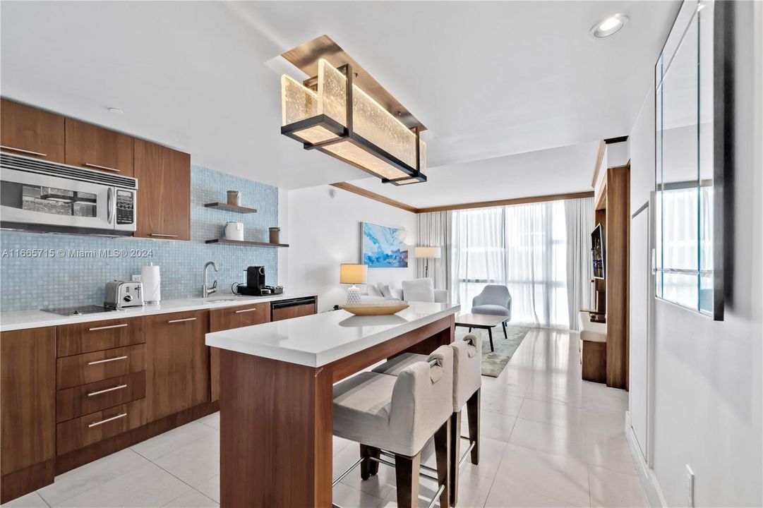 For Sale: $599,000 (1 beds, 1 baths, 662 Square Feet)