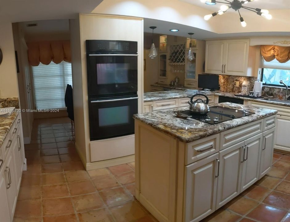 En Venta: $1,399,900 (5 camas, 3 baños, 3473 Pies cuadrados)