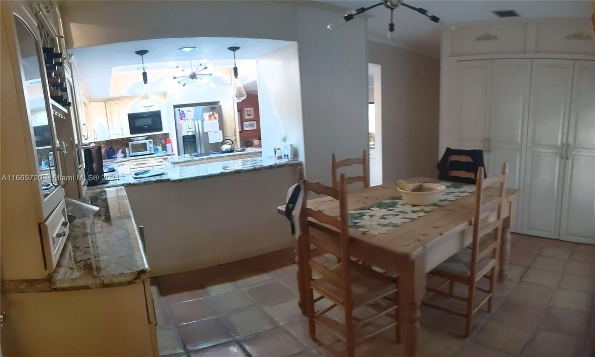 En Venta: $1,399,900 (5 camas, 3 baños, 3473 Pies cuadrados)