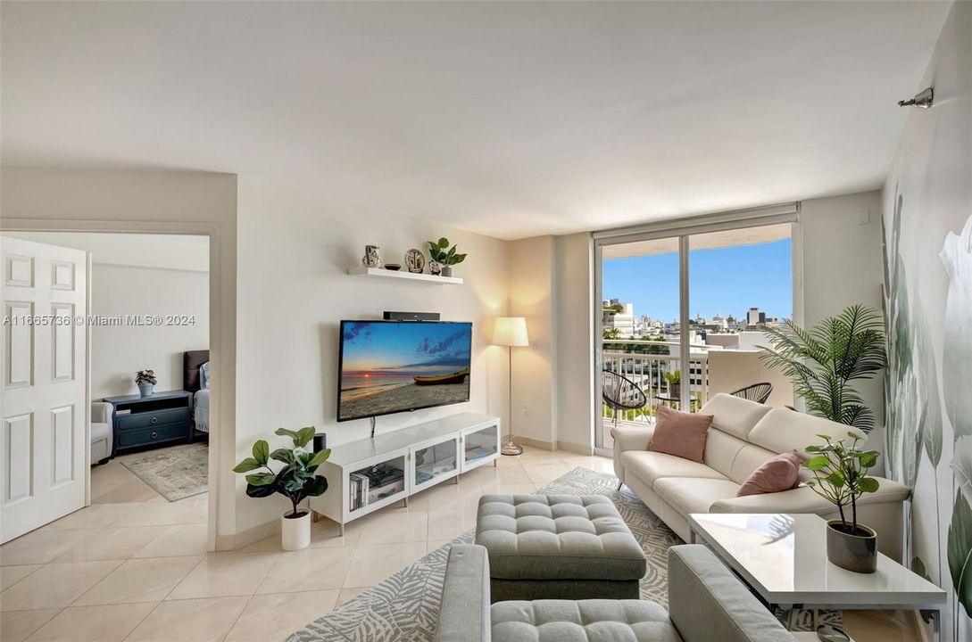 For Sale: $649,000 (2 beds, 2 baths, 880 Square Feet)