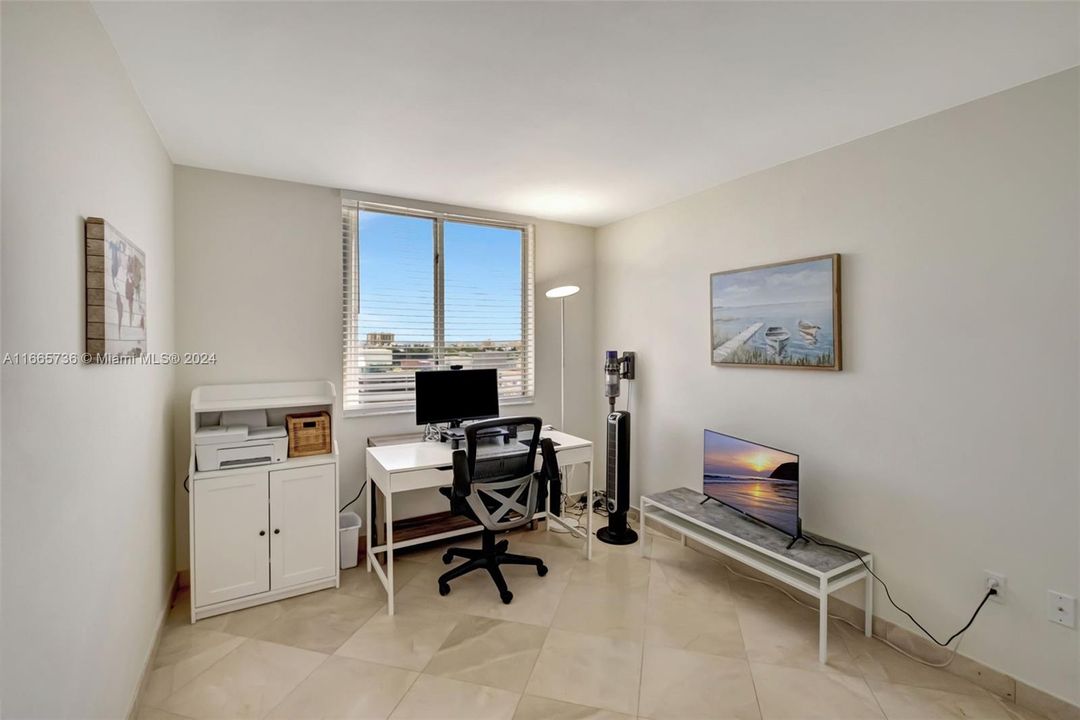 For Sale: $649,000 (2 beds, 2 baths, 880 Square Feet)