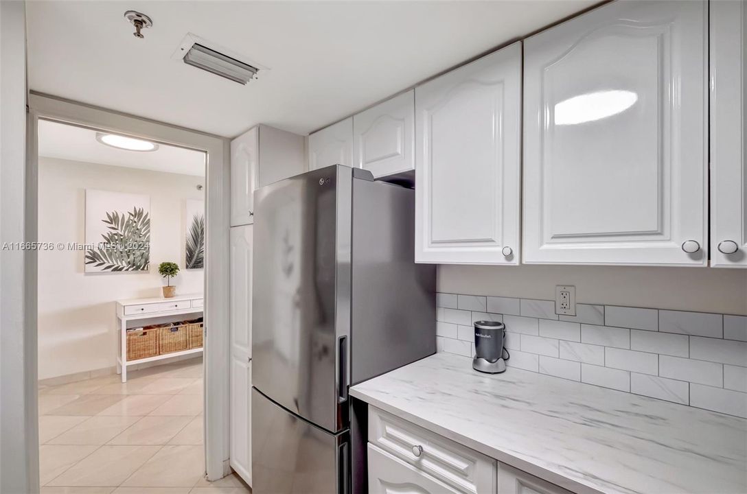 For Sale: $649,000 (2 beds, 2 baths, 880 Square Feet)