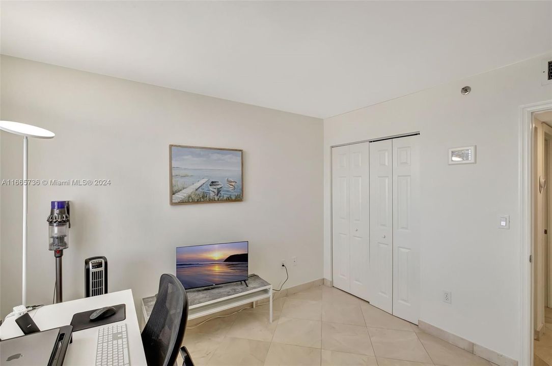 For Sale: $649,000 (2 beds, 2 baths, 880 Square Feet)