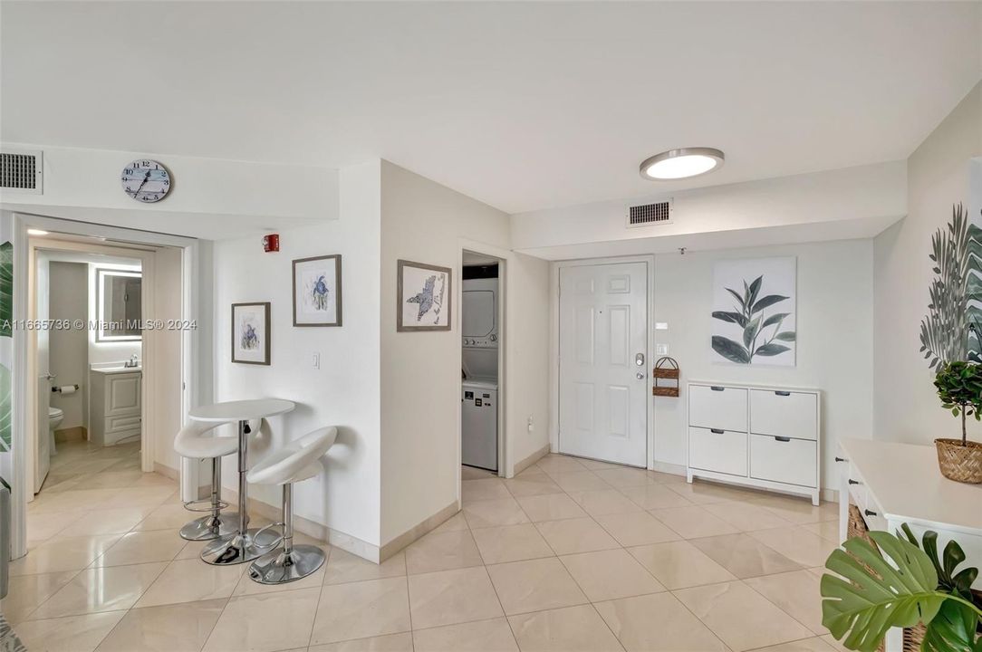 For Sale: $649,000 (2 beds, 2 baths, 880 Square Feet)