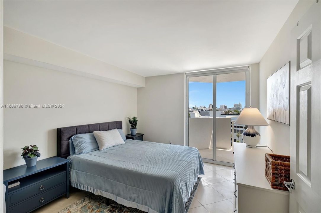 For Sale: $649,000 (2 beds, 2 baths, 880 Square Feet)