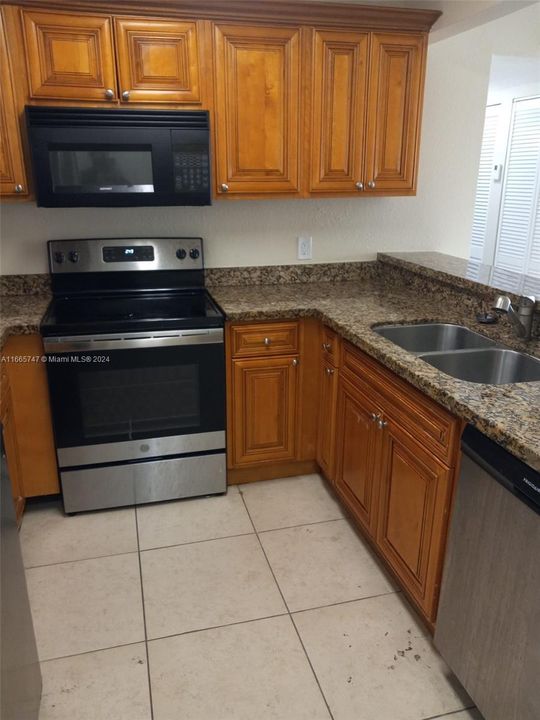 For Rent: $1,850 (2 beds, 2 baths, 900 Square Feet)