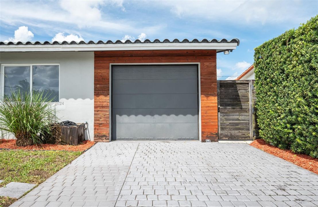 Oversized 1 Car Garage