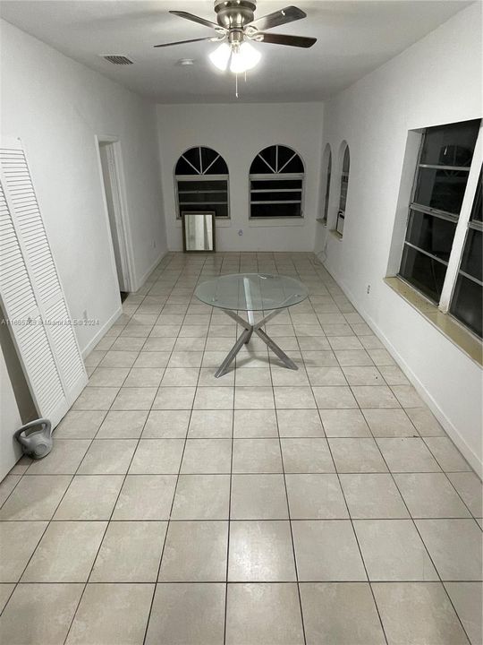 For Rent: $2,000 (2 beds, 1 baths, 1623 Square Feet)