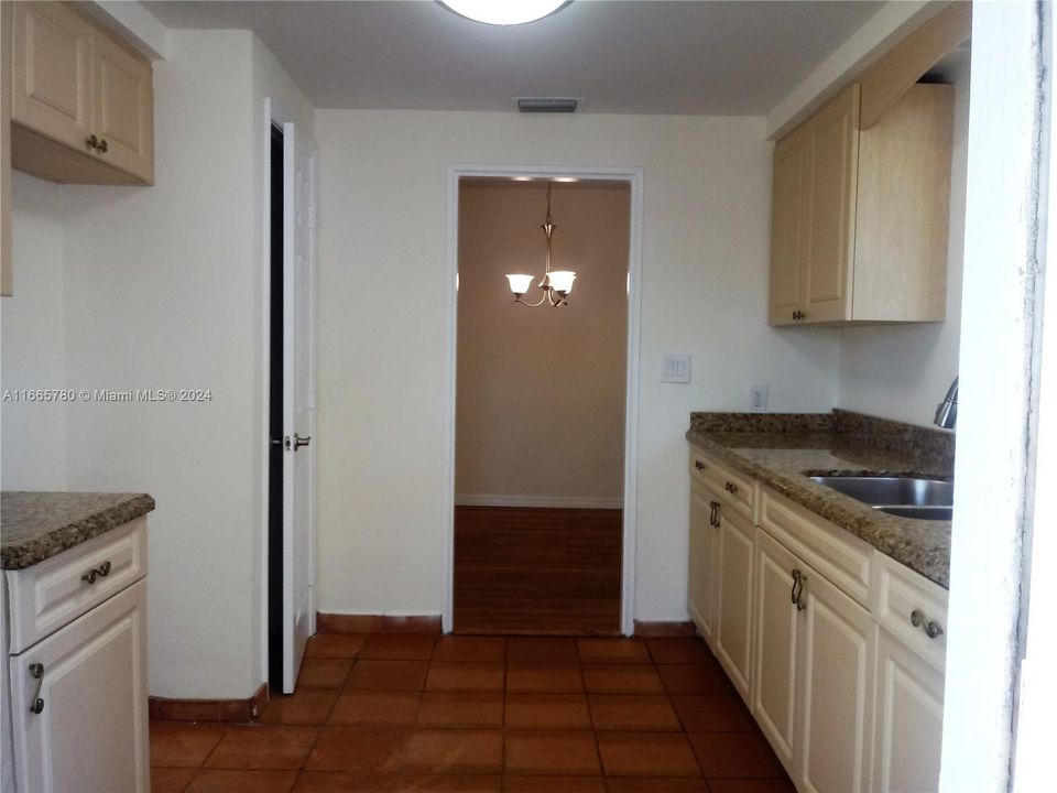 For Sale: $525,000 (2 beds, 1 baths, 986 Square Feet)