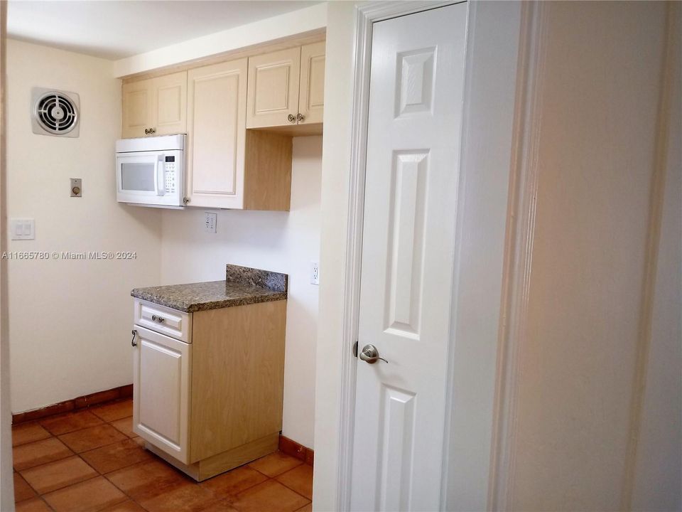 For Sale: $525,000 (2 beds, 1 baths, 986 Square Feet)