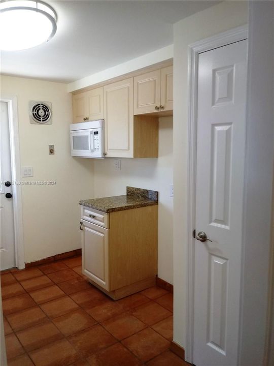 For Sale: $525,000 (2 beds, 1 baths, 986 Square Feet)