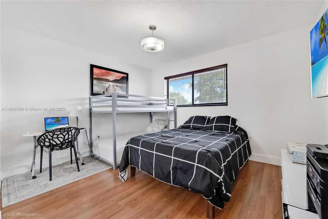 For Sale: $435,000 (2 beds, 2 baths, 1160 Square Feet)