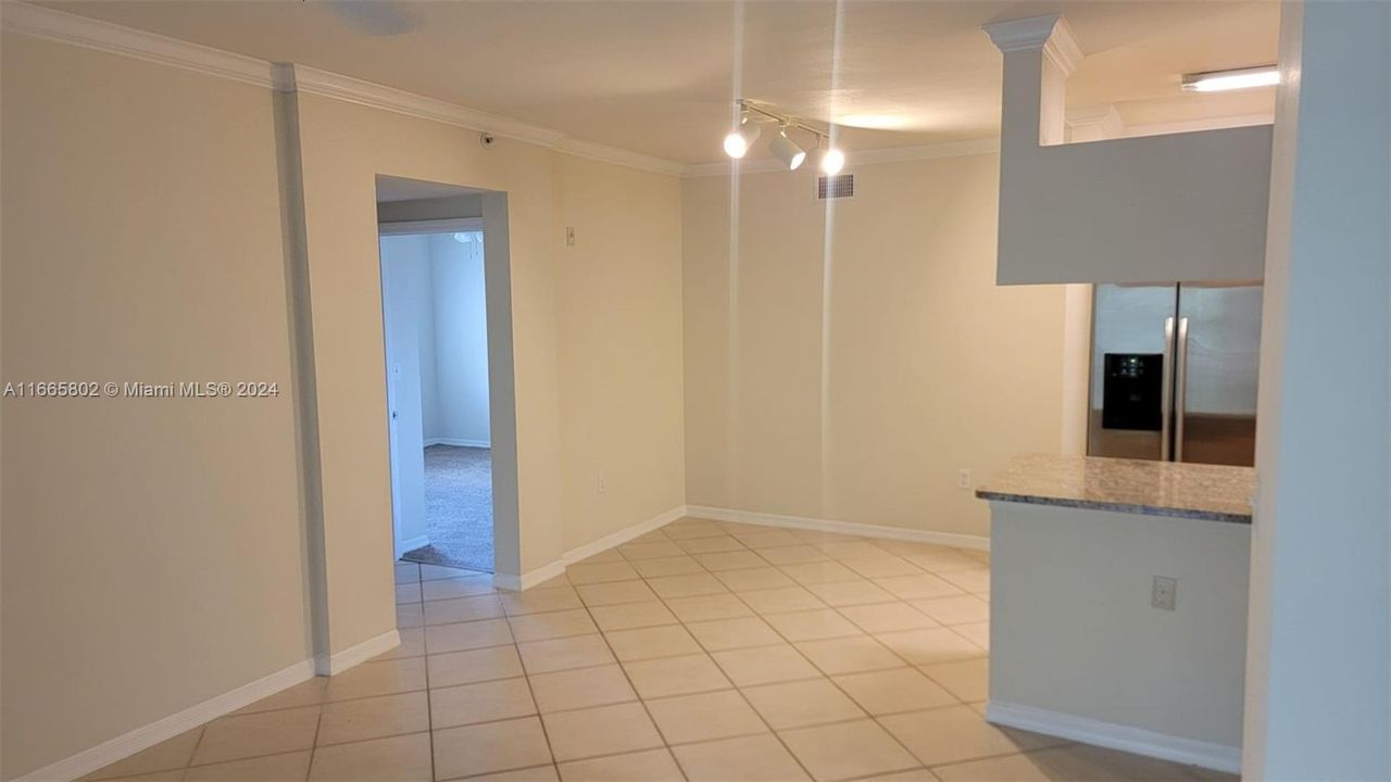 For Rent: $2,300 (2 beds, 2 baths, 1058 Square Feet)