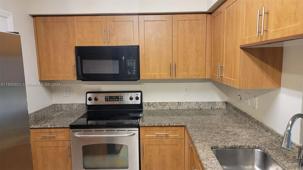 For Rent: $2,300 (2 beds, 2 baths, 1058 Square Feet)