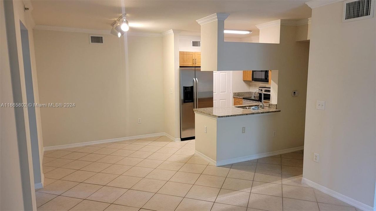 For Rent: $2,300 (2 beds, 2 baths, 1058 Square Feet)