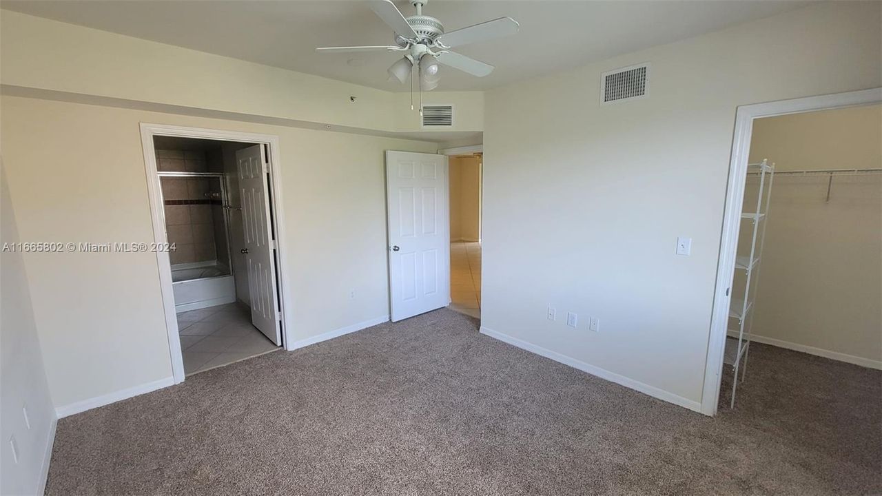 For Rent: $2,300 (2 beds, 2 baths, 1058 Square Feet)