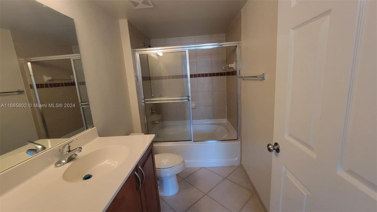 For Rent: $2,300 (2 beds, 2 baths, 1058 Square Feet)