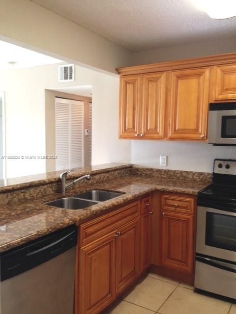 For Rent: $1,850 (2 beds, 2 baths, 904 Square Feet)