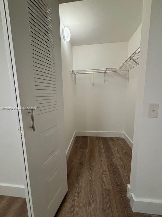 For Rent: $2,200 (2 beds, 1 baths, 747 Square Feet)