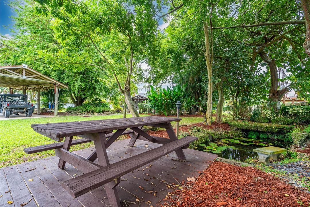 SITTING AREAS OVER LOOKING THE PROPERTY