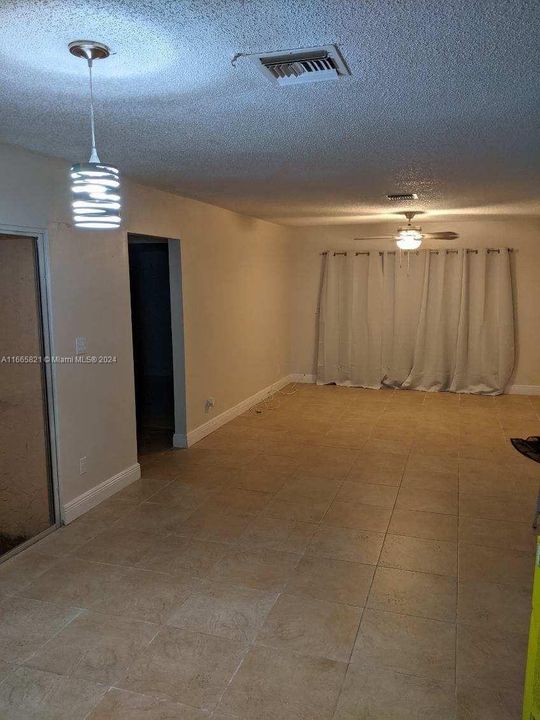 For Rent: $2,500 (2 beds, 2 baths, 1075 Square Feet)