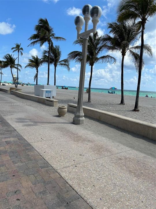 HOLLYWOOD BEACH BROADWALK