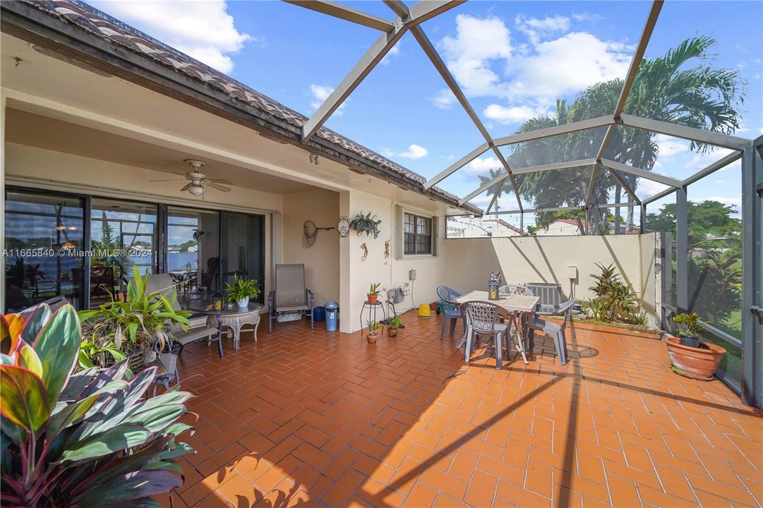 En Venta: $475,000 (2 camas, 2 baños, 1309 Pies cuadrados)