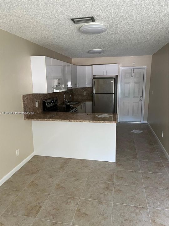 For Rent: $2,000 (2 beds, 1 baths, 1790 Square Feet)