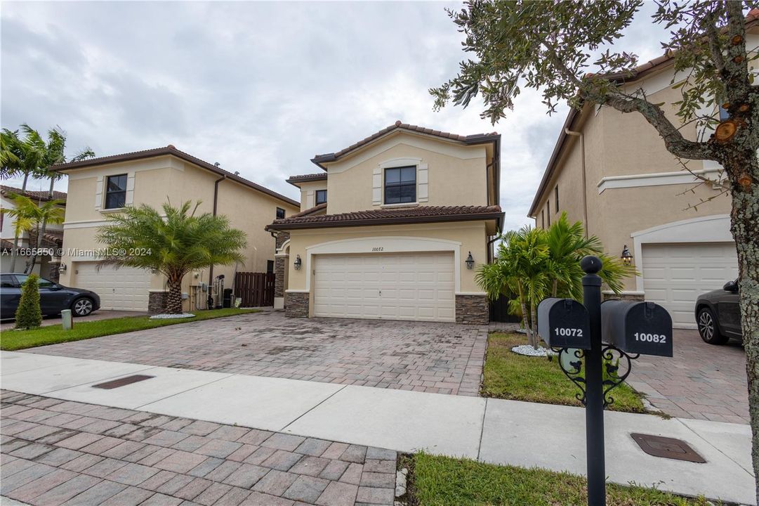 For Sale: $970,000 (3 beds, 2 baths, 2462 Square Feet)