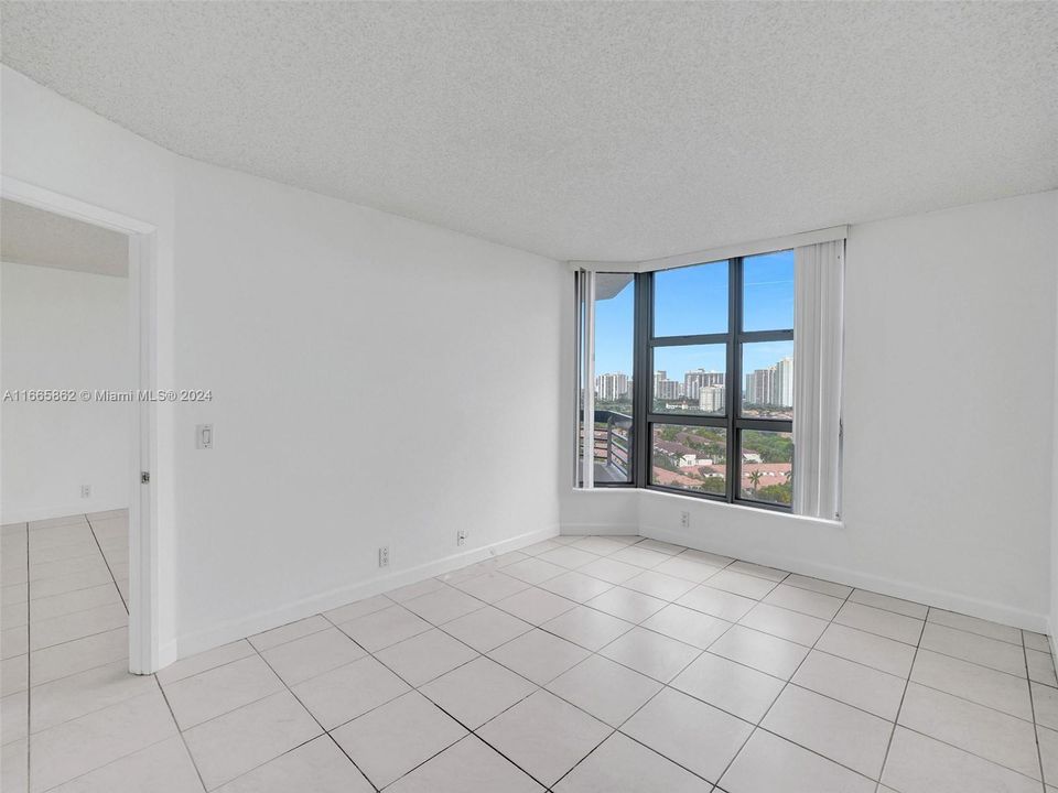 For Sale: $359,000 (2 beds, 2 baths, 1181 Square Feet)