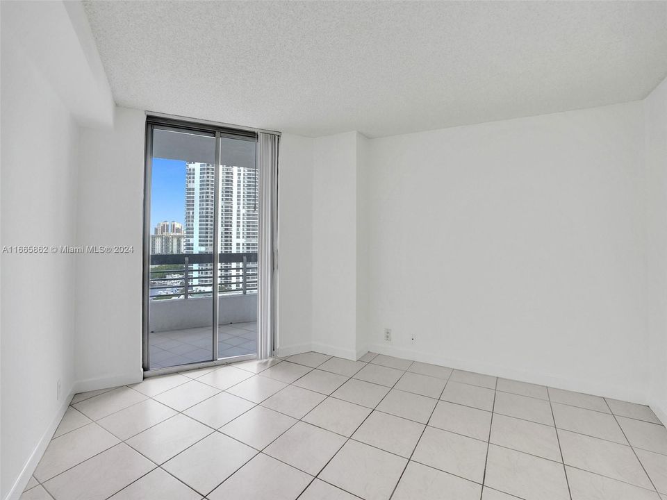 For Sale: $359,000 (2 beds, 2 baths, 1181 Square Feet)