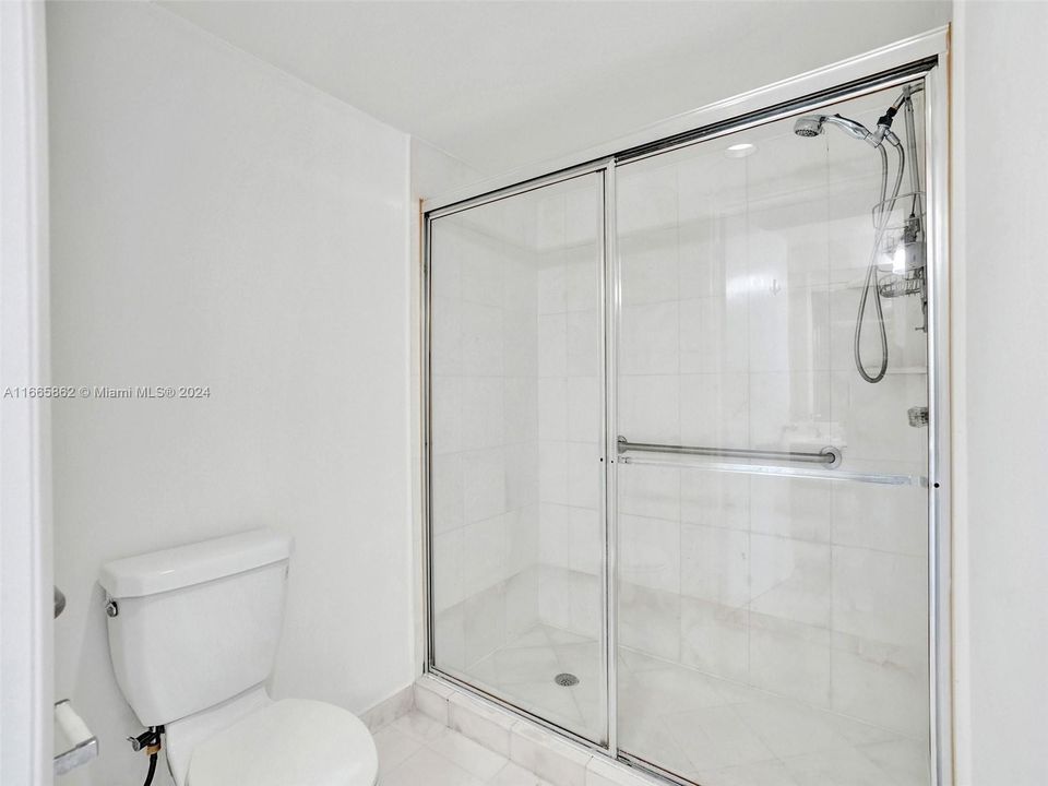 For Sale: $359,000 (2 beds, 2 baths, 1181 Square Feet)