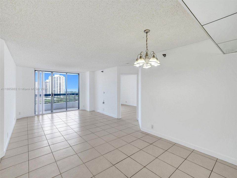 For Sale: $359,000 (2 beds, 2 baths, 1181 Square Feet)