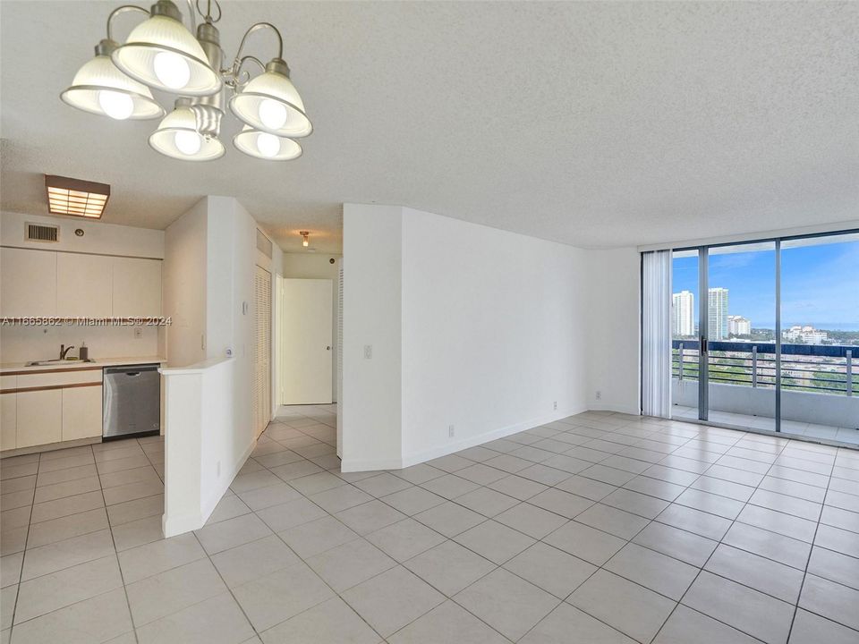 For Sale: $359,000 (2 beds, 2 baths, 1181 Square Feet)