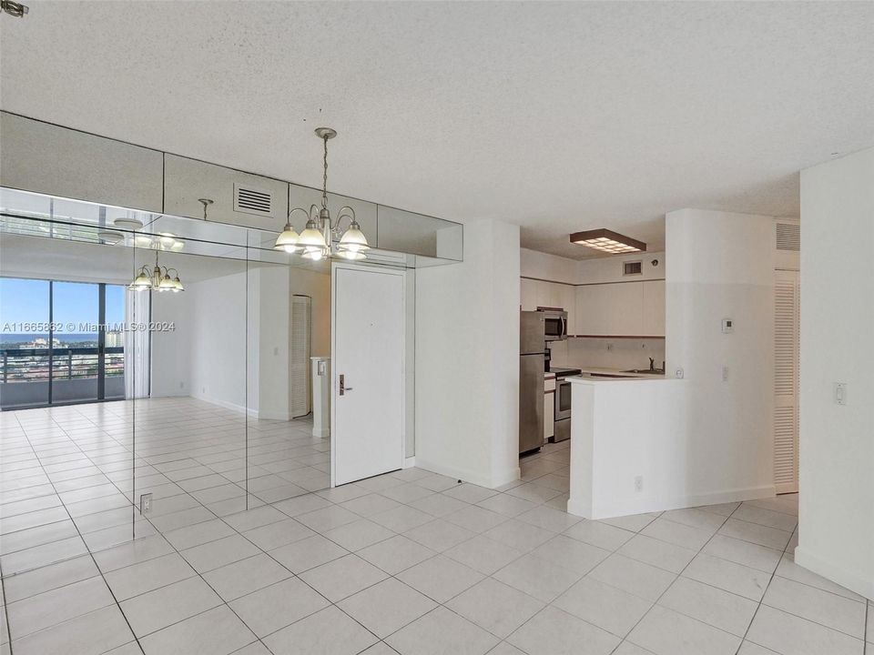 For Sale: $359,000 (2 beds, 2 baths, 1181 Square Feet)