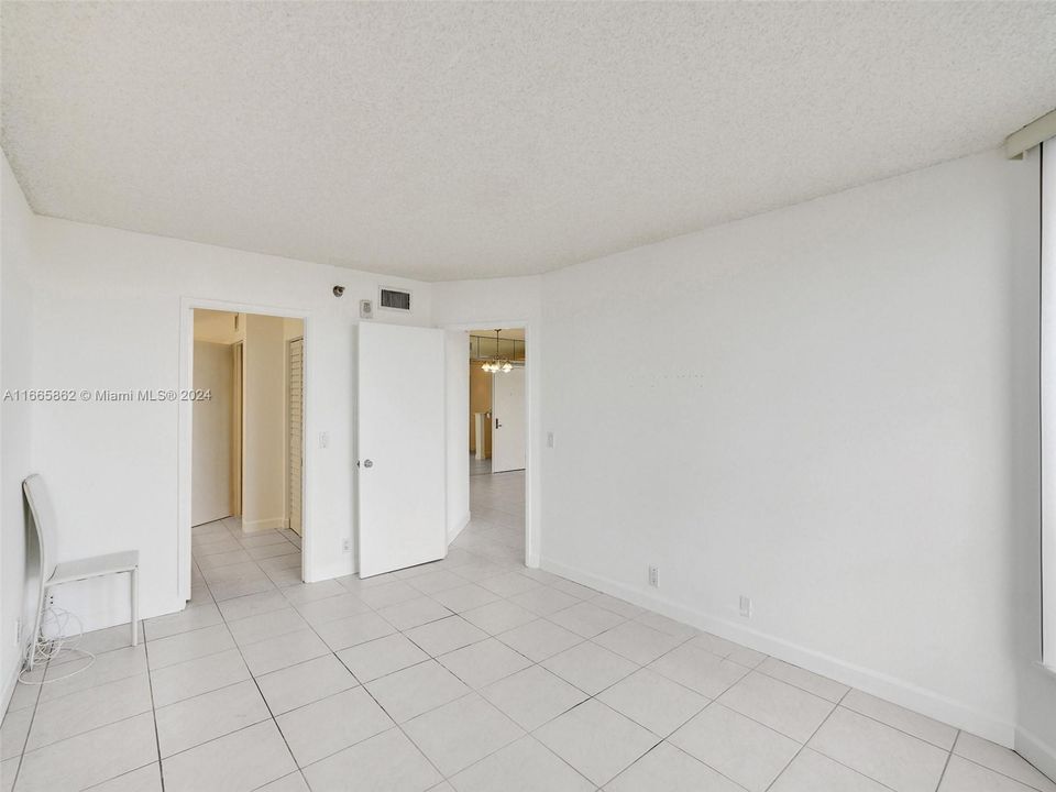 For Sale: $359,000 (2 beds, 2 baths, 1181 Square Feet)