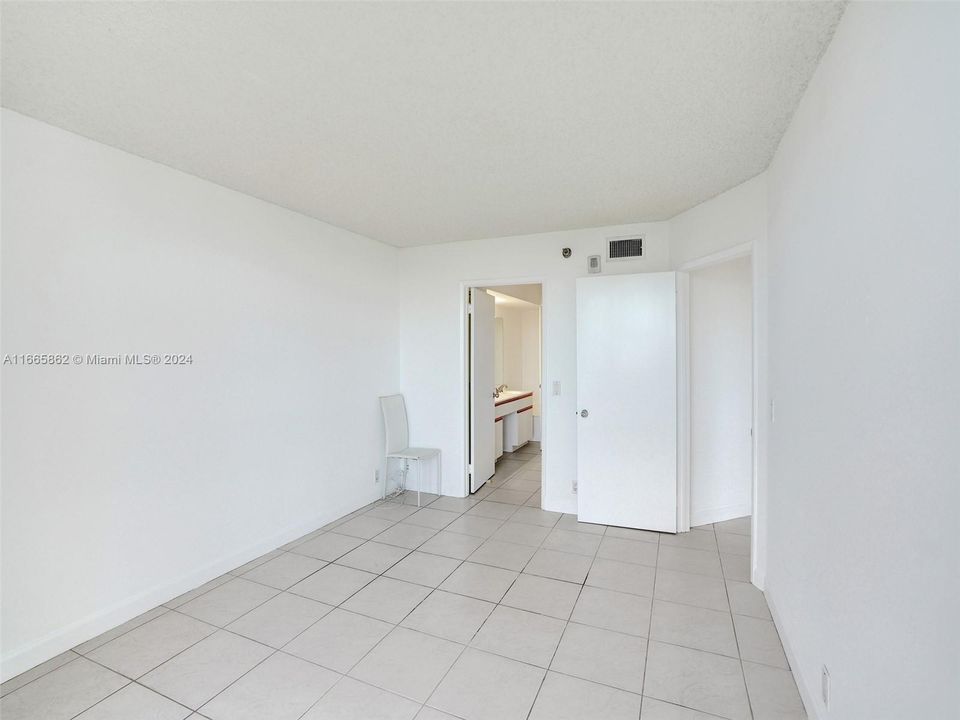 For Sale: $359,000 (2 beds, 2 baths, 1181 Square Feet)