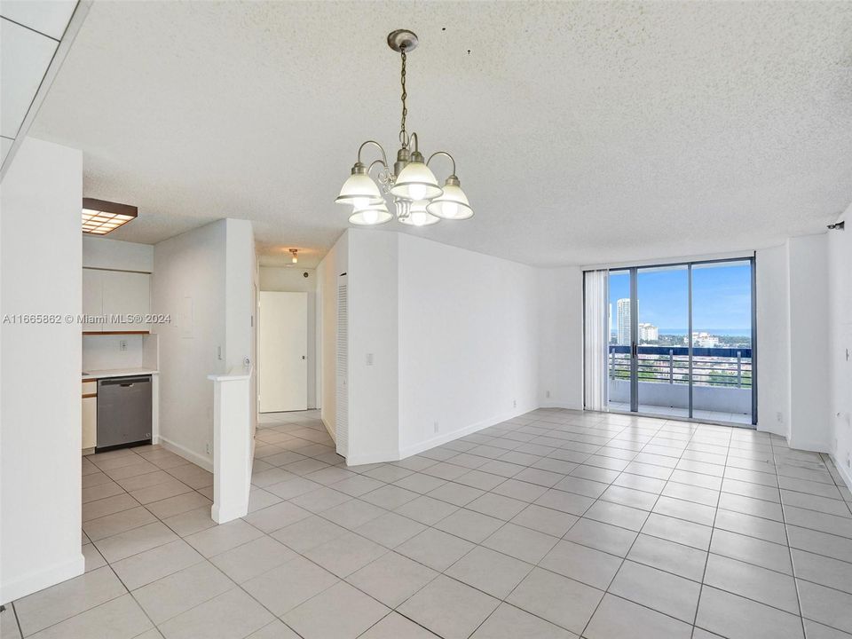 For Sale: $359,000 (2 beds, 2 baths, 1181 Square Feet)