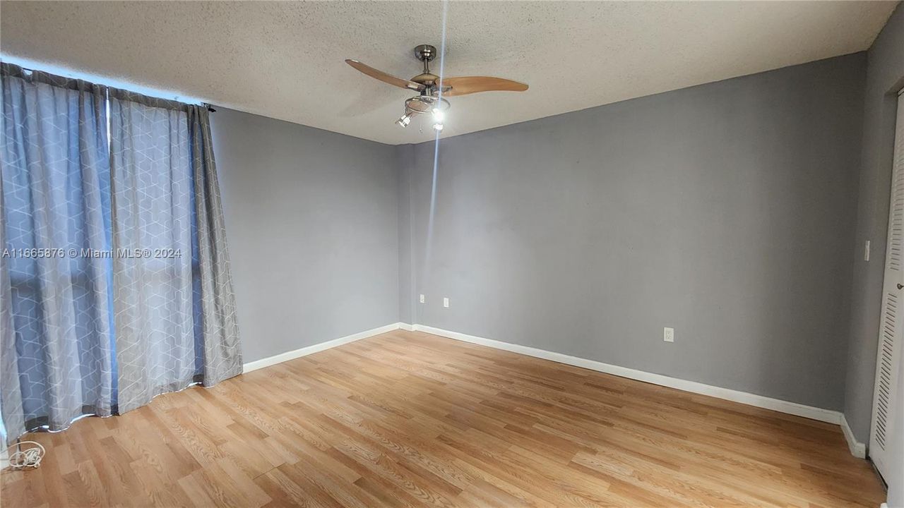 For Sale: $254,000 (2 beds, 2 baths, 908 Square Feet)