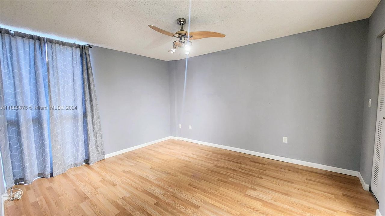 For Sale: $254,000 (2 beds, 2 baths, 908 Square Feet)